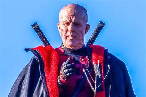 Wild Deadpool Set Photo Shows Ryan Reynolds Scarred And。